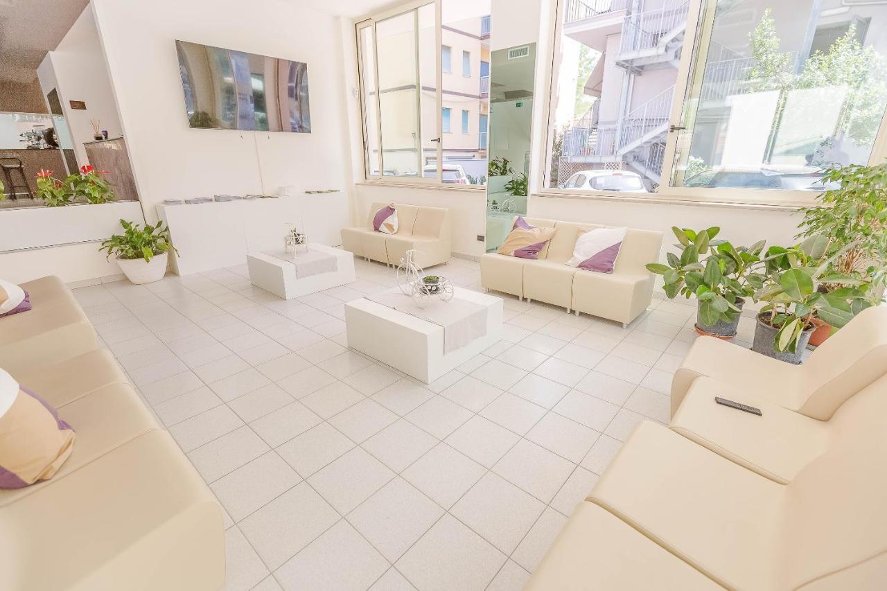 Hotel Confort Rimini Exterior photo