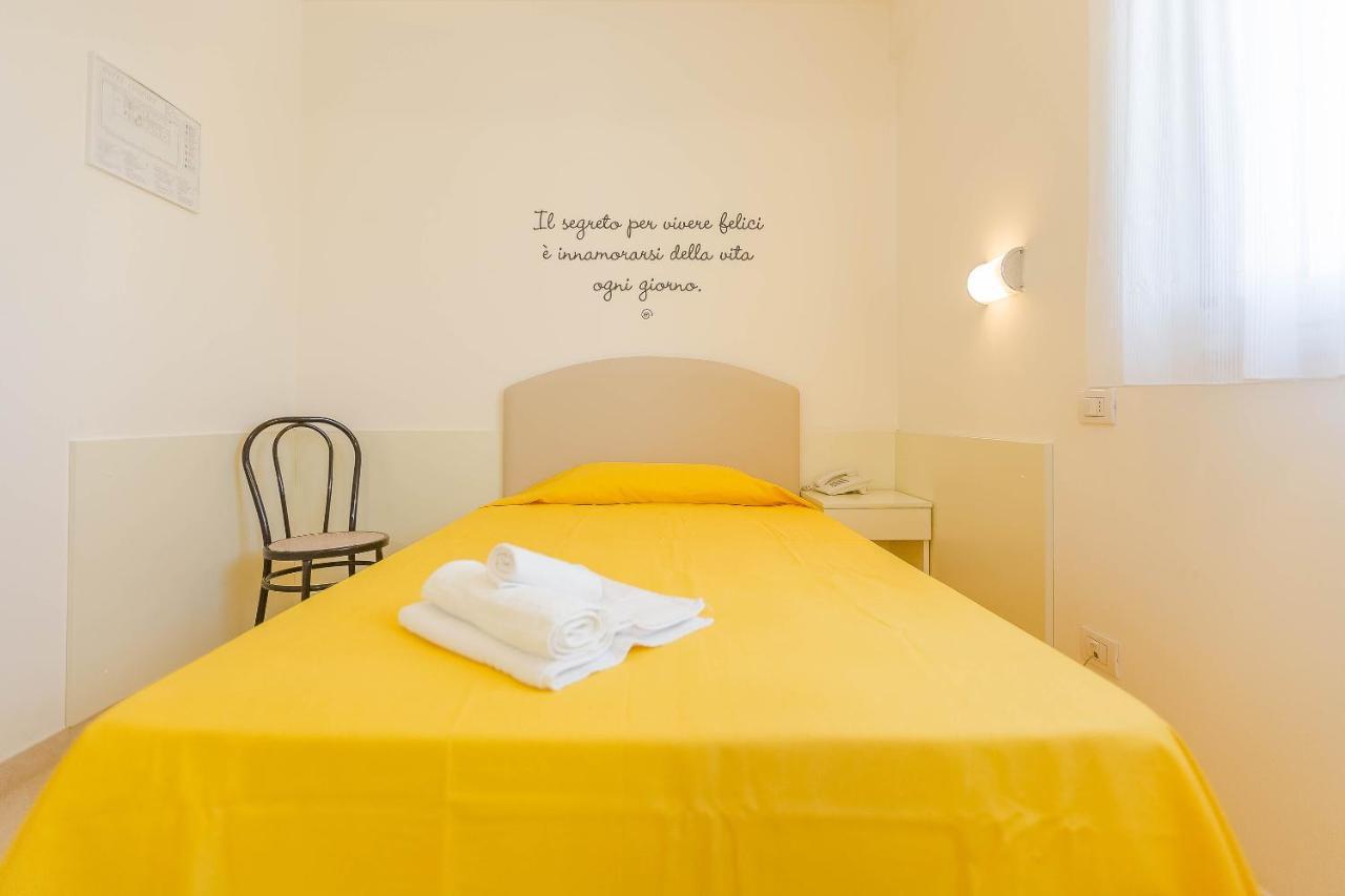Hotel Confort Rimini Exterior photo
