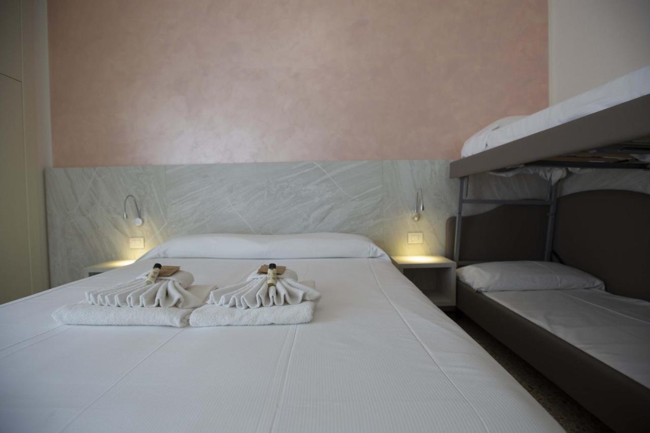 Hotel Confort Rimini Exterior photo
